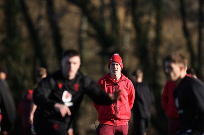 251125 - Wales Rugby Training with the Scarlets as they prepare for their game against South Africa - Steve Tandy, Head Coach during training