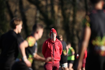 251125 - Wales Rugby Training with the Scarlets as they prepare for their game against South Africa - Steve Tandy, Head Coach during training