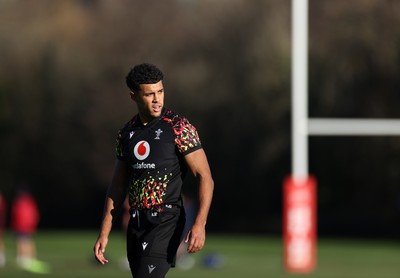 251125 - Wales Rugby Training with the Scarlets as they prepare for their game against South Africa - Rio Dyer during training