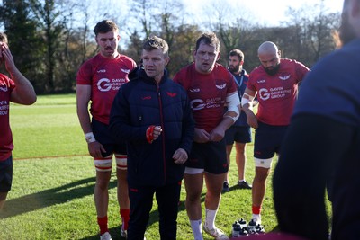 251125 - Wales Rugby Training with the Scarlets as they prepare for their game against South Africa - Scarlets Head Coach Dwayne Peel