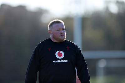 251125 - Wales Rugby Training with the Scarlets as they prepare for their game against South Africa - Keiron Assiratti during training