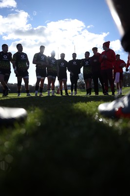 251125 - Wales Rugby Training with the Scarlets as they prepare for their game against South Africa - Wales team huddle