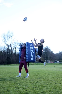 251125 - Wales Rugby Training with the Scarlets as they prepare for their game against South Africa - Blair Murray during training