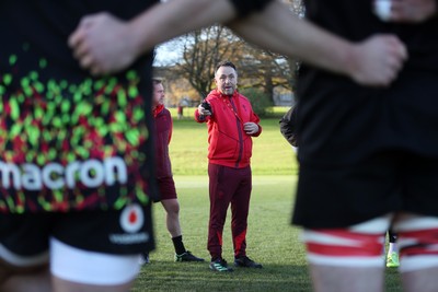 251125 - Wales Rugby Training with the Scarlets as they prepare for their game against South Africa - Matt Sherratt, Attack Coach during training