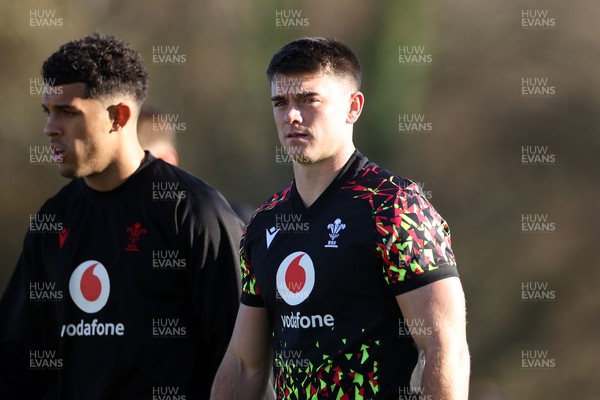 251125 - Wales Rugby Training with the Scarlets as they prepare for their game against South Africa - Reuben Morgan-Williams during training
