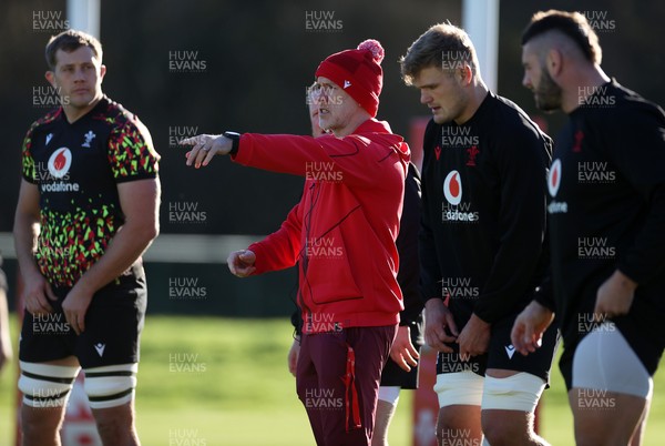 251125 - Wales Rugby Training with the Scarlets as they prepare for their game against South Africa - Steve Tandy, Head Coach during training