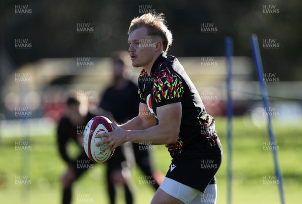 251125 - Wales Rugby Training with the Scarlets as they prepare for their game against South Africa - Blair Murray during training