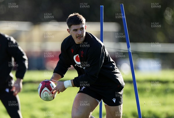 251125 - Wales Rugby Training with the Scarlets as they prepare for their game against South Africa - Joe Hawkins during training