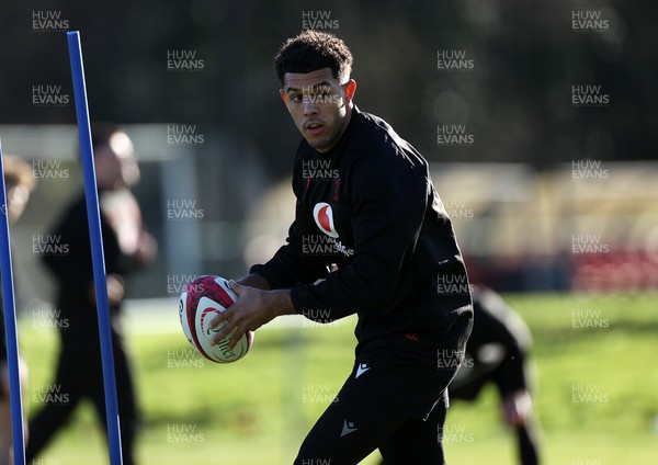 251125 - Wales Rugby Training with the Scarlets as they prepare for their game against South Africa - Rio Dyer during training