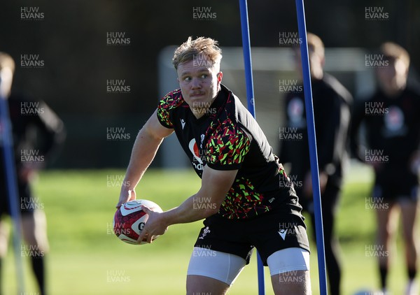 251125 - Wales Rugby Training with the Scarlets as they prepare for their game against South Africa - Blair Murray during training