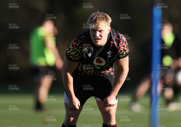251125 - Wales Rugby Training with the Scarlets as they prepare for their game against South Africa - Blair Murray during training