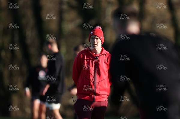 251125 - Wales Rugby Training with the Scarlets as they prepare for their game against South Africa - Steve Tandy, Head Coach during training