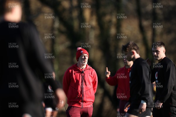 251125 - Wales Rugby Training with the Scarlets as they prepare for their game against South Africa - Steve Tandy, Head Coach during training