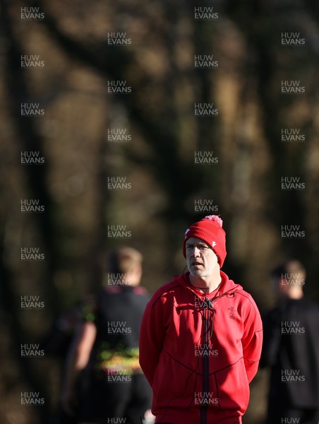 251125 - Wales Rugby Training with the Scarlets as they prepare for their game against South Africa - Steve Tandy, Head Coach during training