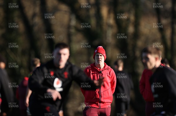 251125 - Wales Rugby Training with the Scarlets as they prepare for their game against South Africa - Steve Tandy, Head Coach during training