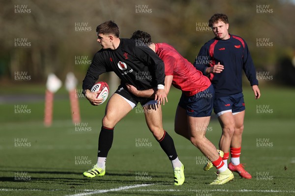 251125 - Wales Rugby Training with the Scarlets as they prepare for their game against South Africa - Joe Hawkins during training