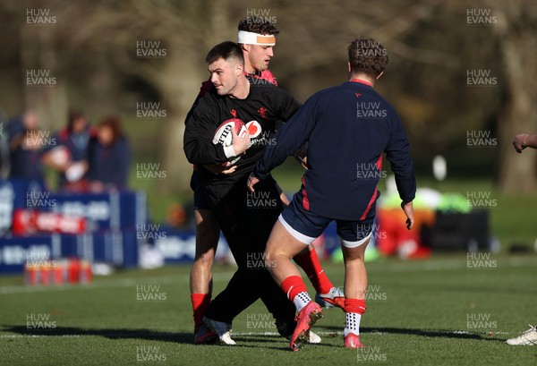 251125 - Wales Rugby Training with the Scarlets as they prepare for their game against South Africa - Joe Roberts during training