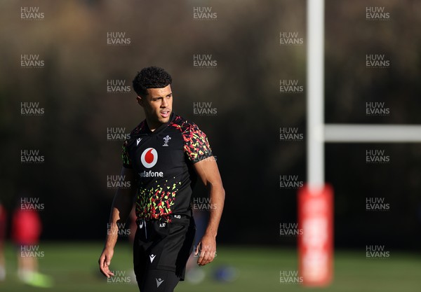 251125 - Wales Rugby Training with the Scarlets as they prepare for their game against South Africa - Rio Dyer during training