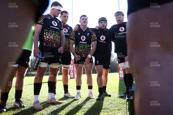 251125 - Wales Rugby Training with the Scarlets as they prepare for their game against South Africa - Dewi Lake during training