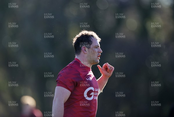 251125 - Wales Rugby Training with the Scarlets as they prepare for their game against South Africa - Ryan Elias during training