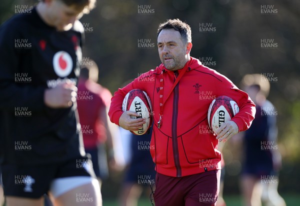 251125 - Wales Rugby Training with the Scarlets as they prepare for their game against South Africa - Matt Sherratt, Attack Coach during training