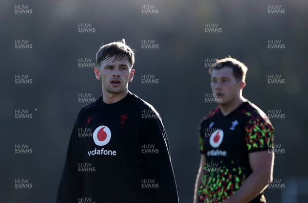 251125 - Wales Rugby Training with the Scarlets as they prepare for their game against South Africa - Alex Mann during training