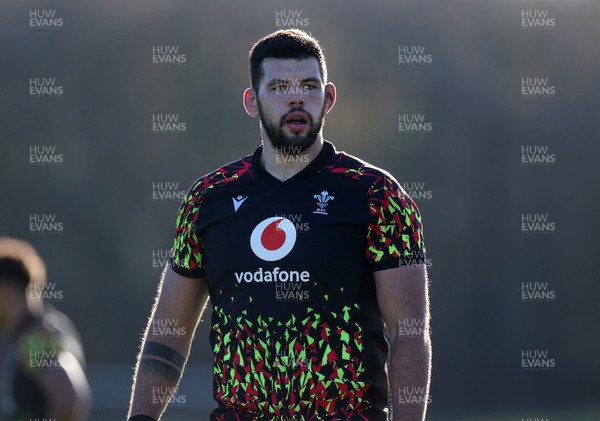 251125 - Wales Rugby Training with the Scarlets as they prepare for their game against South Africa - Rhys Davies during training