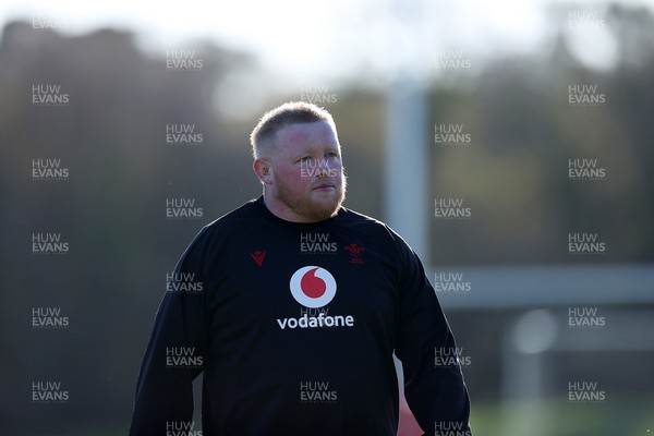 251125 - Wales Rugby Training with the Scarlets as they prepare for their game against South Africa - Keiron Assiratti during training