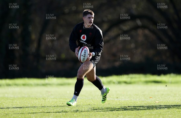 251125 - Wales Rugby Training with the Scarlets as they prepare for their game against South Africa - Joe Hawkins during training