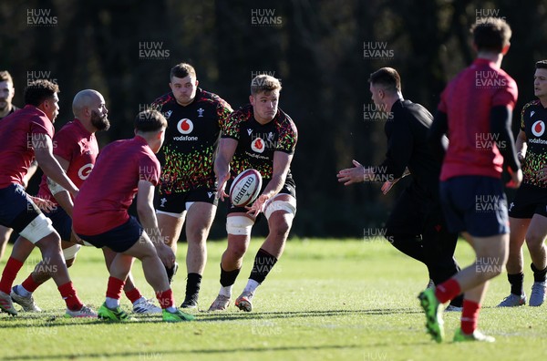 251125 - Wales Rugby Training with the Scarlets as they prepare for their game against South Africa - Taine Plumtree during training