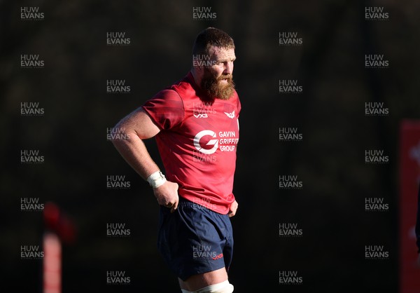 251125 - Wales Rugby Training with the Scarlets as they prepare for their game against South Africa - Jake Ball during training