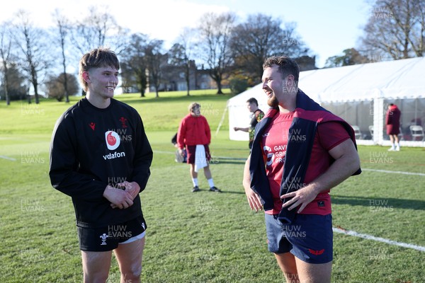 251125 - Wales Rugby Training with the Scarlets as they prepare for their game against South Africa - Ellis Mee and Harri O�Connor