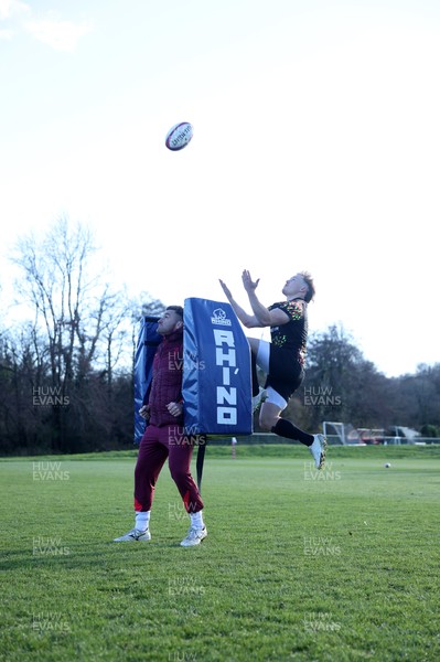 251125 - Wales Rugby Training with the Scarlets as they prepare for their game against South Africa - Blair Murray during training