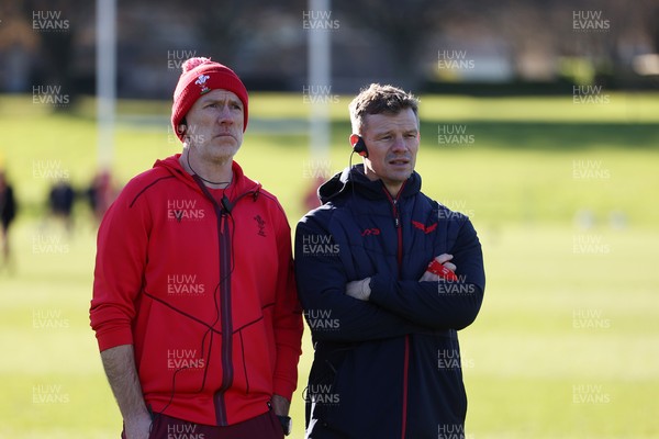 251125 - Wales Rugby Training with the Scarlets as they prepare for their game against South Africa - Steve Tandy, Head Coach and Scarlets Head Coach Dwayne Peel