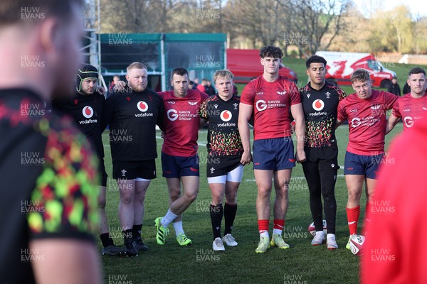 251125 - Wales Rugby Training with the Scarlets as they prepare for their game against South Africa - Joint team huddle