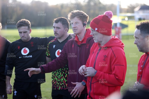 251125 - Wales Rugby Training with the Scarlets as they prepare for their game against South Africa - Rhys Patchell, Kicking Coach during training