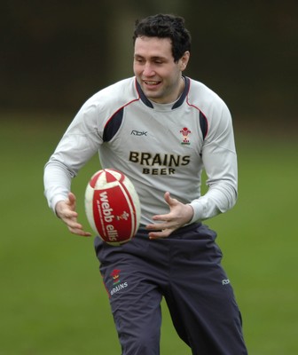 260107 - Wales Rugby Training - Stephen Jones offloads during training 