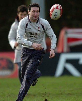 260107 - Wales Rugby Training - Stephen Jones offloads during training 