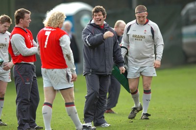 260107 - Wales Rugby Training - Wales Coach, Gareth Jenkins makes a point during training 