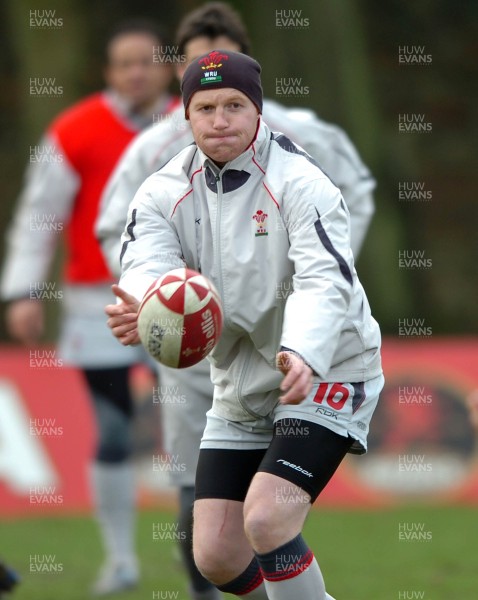 260107 - Wales Rugby Training - Martyn Williams offloads during training 