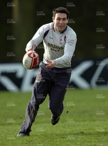 260107 - Wales Rugby Training - Stephen Jones offloads during training 