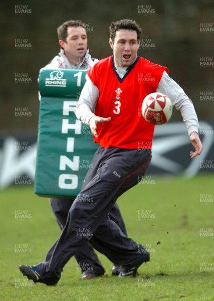 260107 - Wales Rugby Training - Stephen Jones offloads during training 