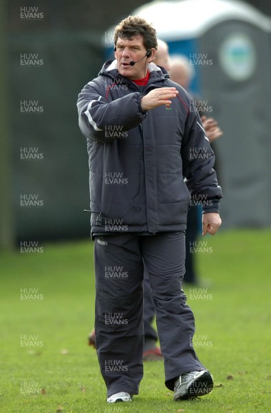 260107 - Wales Rugby Training - Wales Coach, Gareth Jenkins makes a point during training 
