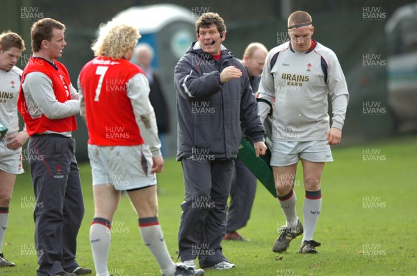 260107 - Wales Rugby Training - Wales Coach, Gareth Jenkins makes a point during training 