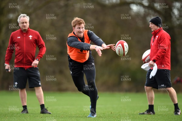 260118 - Wales Rugby Training - Rhys Patchell during training