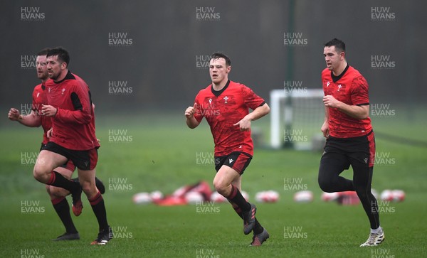 270121 - Wales Rugby Training - Dan Lydiate, Justin Tipuric, Jarrod Evans and Owen Watkin during training