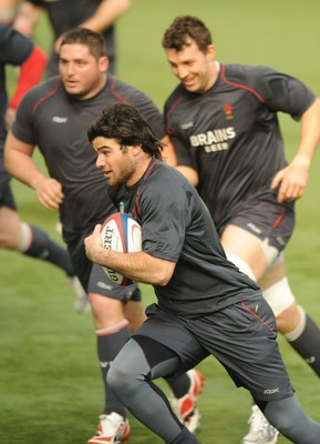 26.02.08 - Wales Rugby Training - Mike Phillips during training 