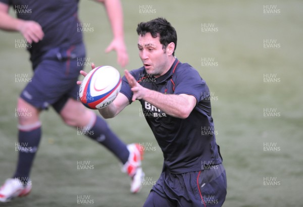 26.02.08 - Wales Rugby Training - Stephen Jones during training 