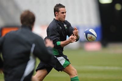 26.02.09 - Wales Rugby Training - Lee Bynre in action during training. 