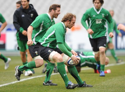 26.02.09 - Wales Rugby Training - Alun Wyn Jones in action during training. 